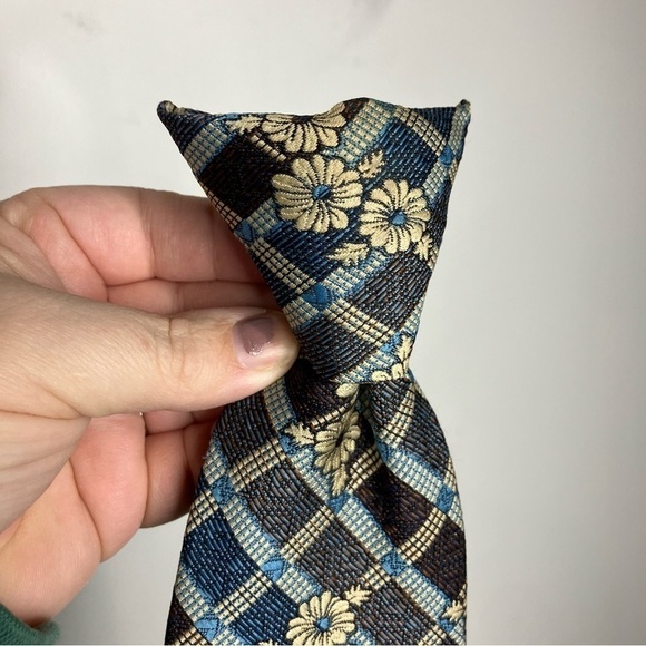 Vintage Snappon tie clip on floral tie - Picture 3 of 6